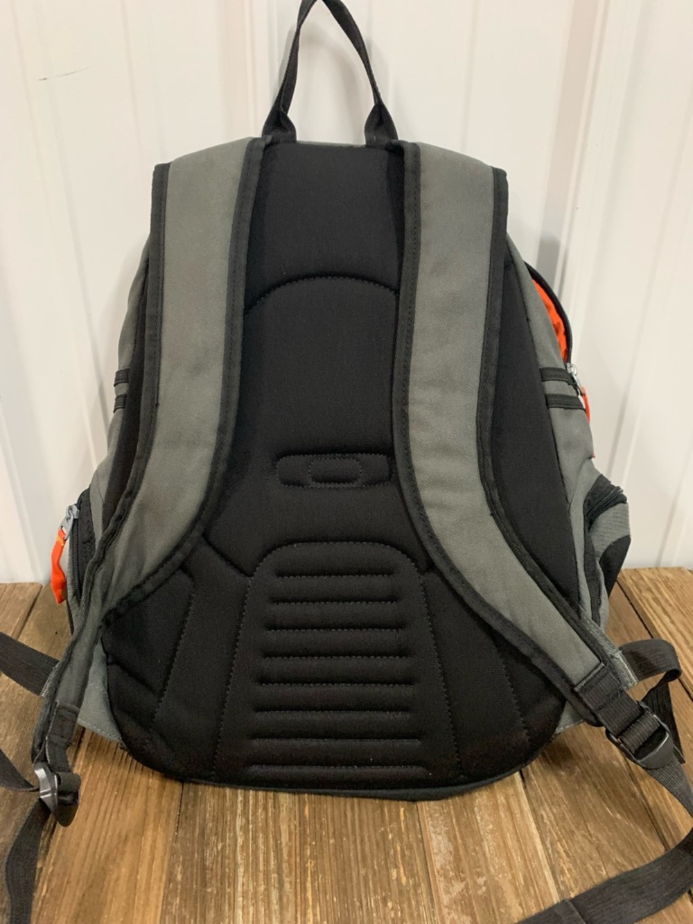 Oakley Gray and Orange Graphic Backpack - Picture 7 of 12